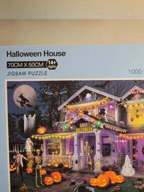 🧩EUC~ HALLOWEEN HAUNTED HOUSE -1000-Piece Jigsaw Puzzle